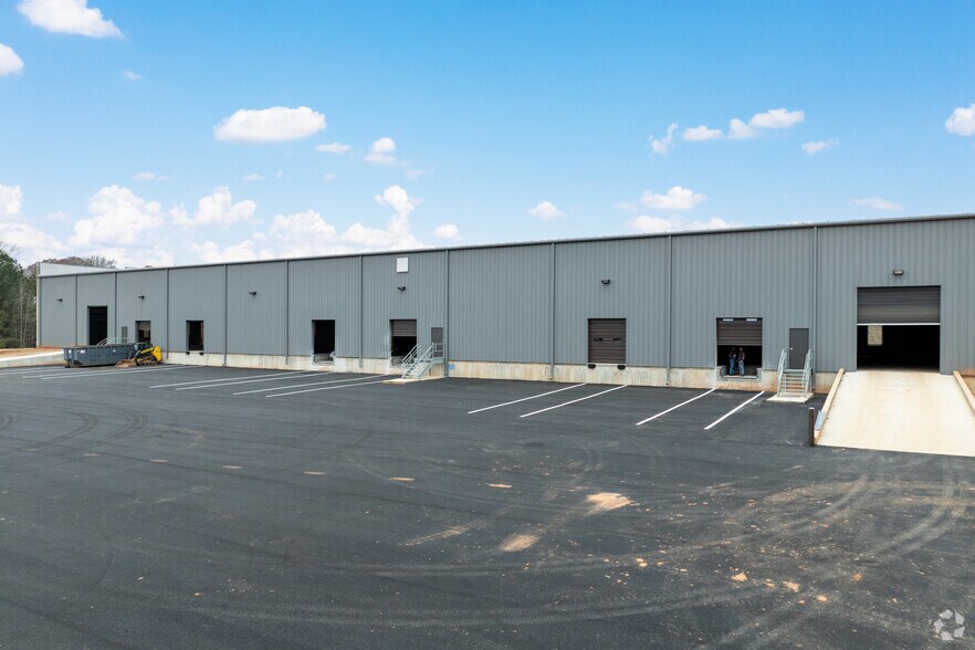More Photos Of 1400 Senoia Rd, Tyrone Warehouse For Lease