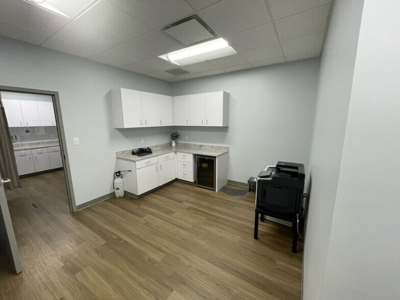 More Photos Of 4682 Airport Blvd, Mobile Medical For Sale