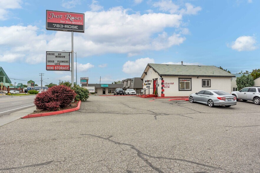 More Photos Of 5428 W Clearwater Ave, Kennewick Storefront Retail Office For Lease