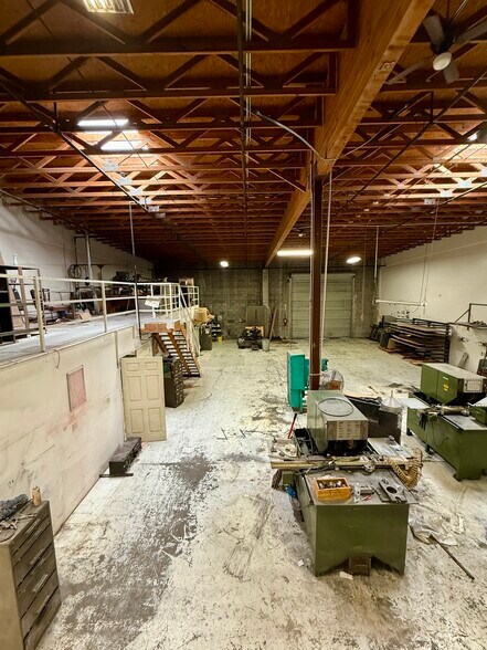 More Photos Of 110 Spring Hill Dr, Grass Valley Manufacturing For Sale