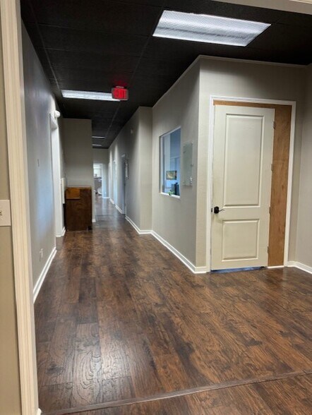 More Photos Of 30798 US Highway 19 N, Palm Harbor Warehouse For Lease