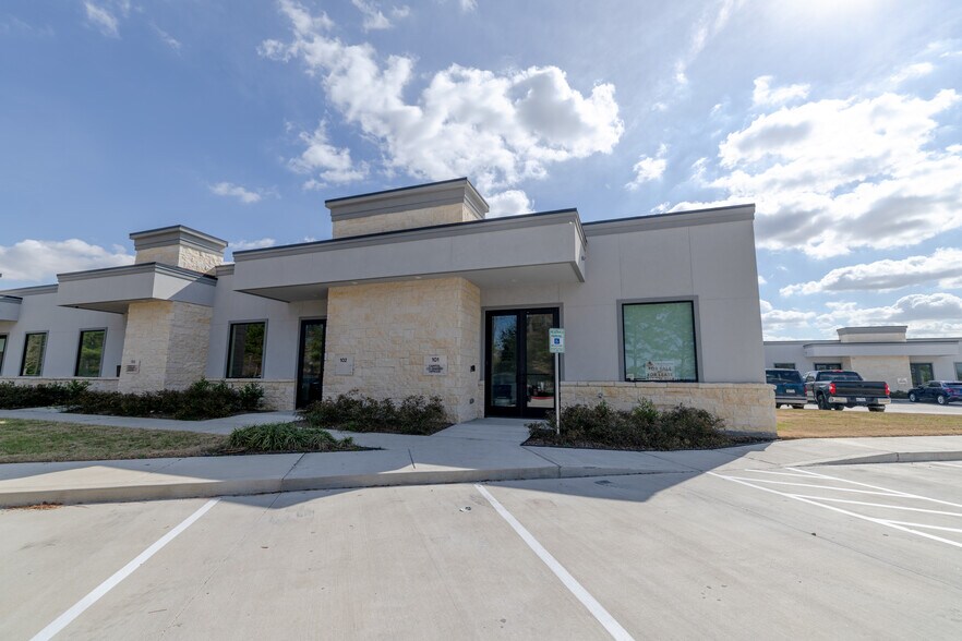More Photos Of 17904 W Lake Houston Pky, Atascocita Medical For Sale