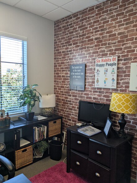 More Photos Of 7065 Westpointe Blvd, Orlando Loft Creative Space For Sale