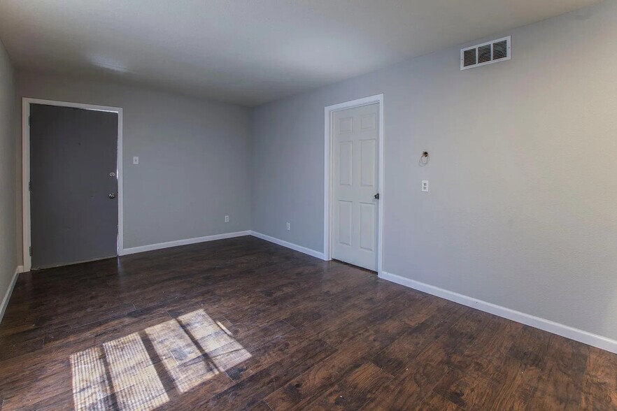More Photos Of 600 E Craven Ave, Waco Apartments For Sale