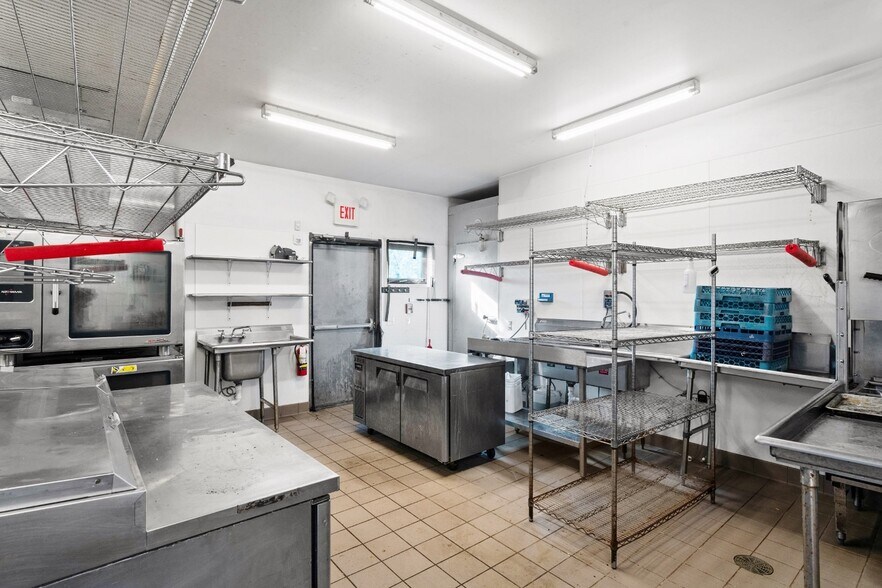 More Photos Of 261 Tinker St, Woodstock Restaurant For Sale