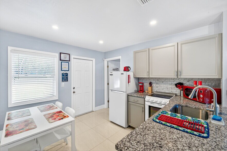 More Photos Of 624 SE 46th St, Cape Coral Apartments For Sale