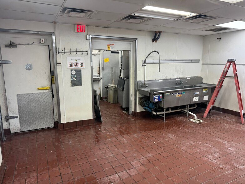 More Photos Of 6155 S Garnett Rd, Broken Arrow Fast Food For Sale