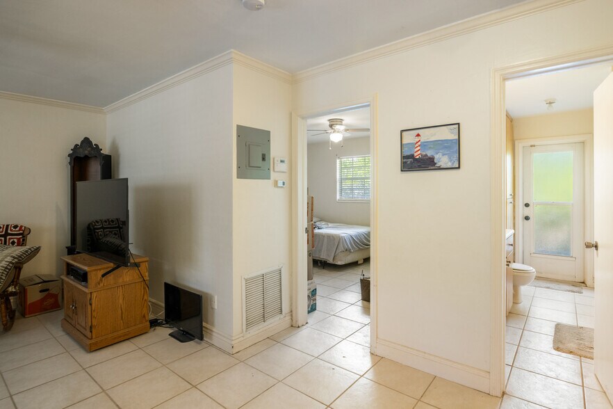 More Photos Of 5230 NE 14th Way, Fort Lauderdale Apartments For Sale