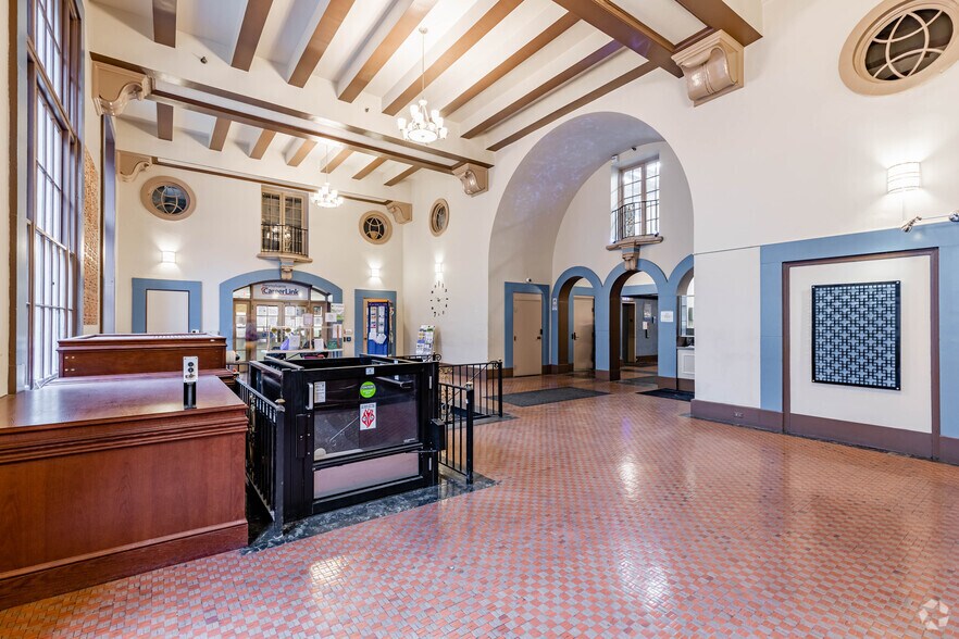 More Photos Of 304 Wood St, Pittsburgh Office Residential For Lease