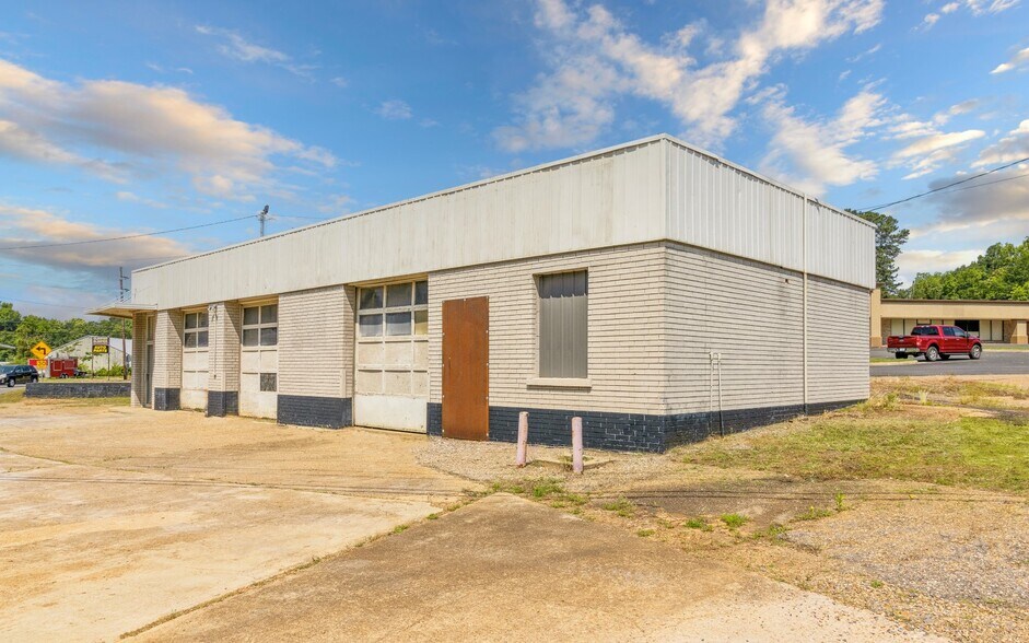 More Photos Of 101 W Main St, Homer General Retail For Sale