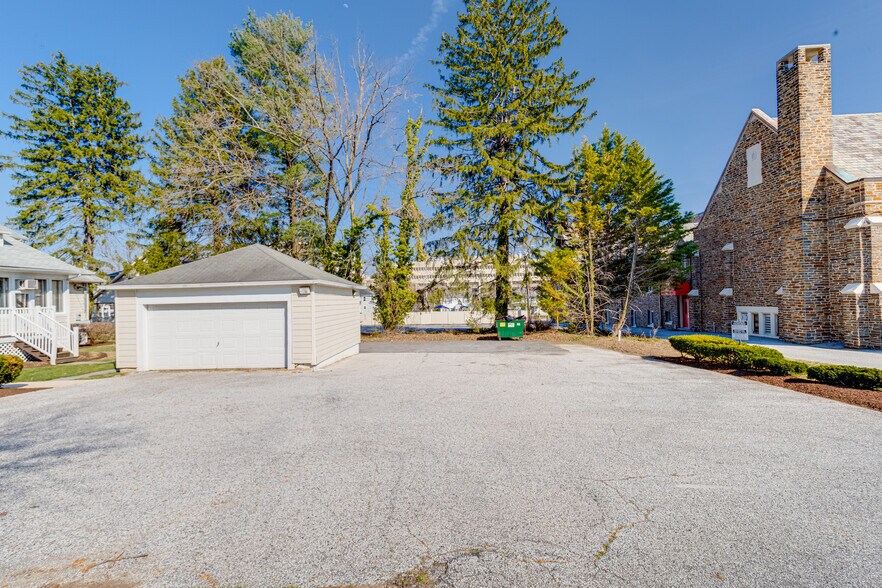 More Photos Of 407 W Pennsylvania Ave, Towson Office For Sale