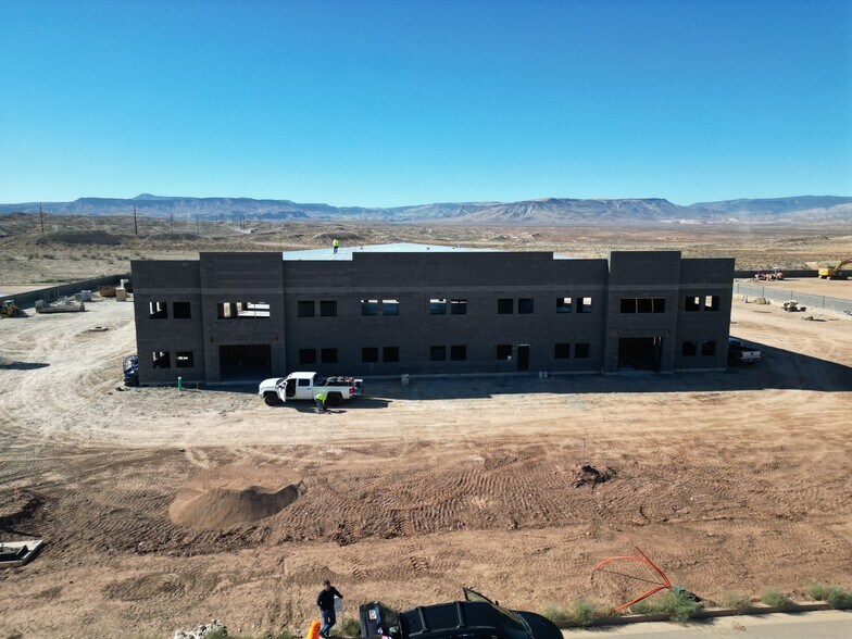 More Photos Of 812 E Benchmark Dr, St George Industrial For Sale