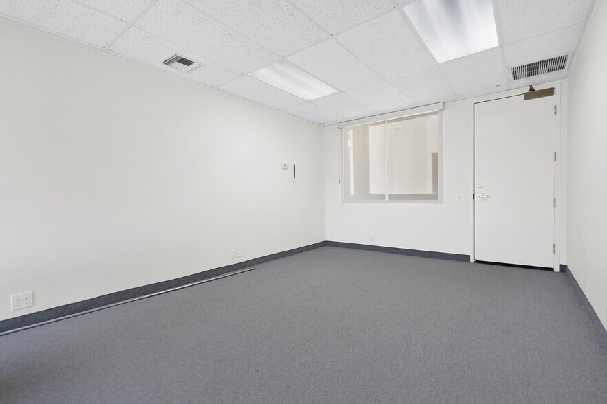 More Photos Of 74333 Hwy 111, Palm Desert Office For Lease