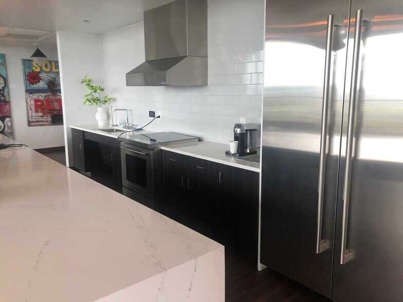 More Photos Of 4229 N FM 620 Hwy, Austin Showroom For Sale