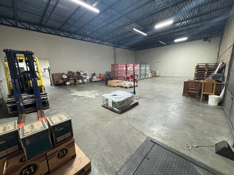 More Photos Of 168 Ayer Rd, Littleton Warehouse For Lease