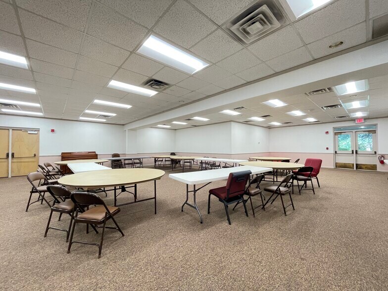 More Photos Of 1001 NE 16th Ave, Gainesville Religious Facility For Lease