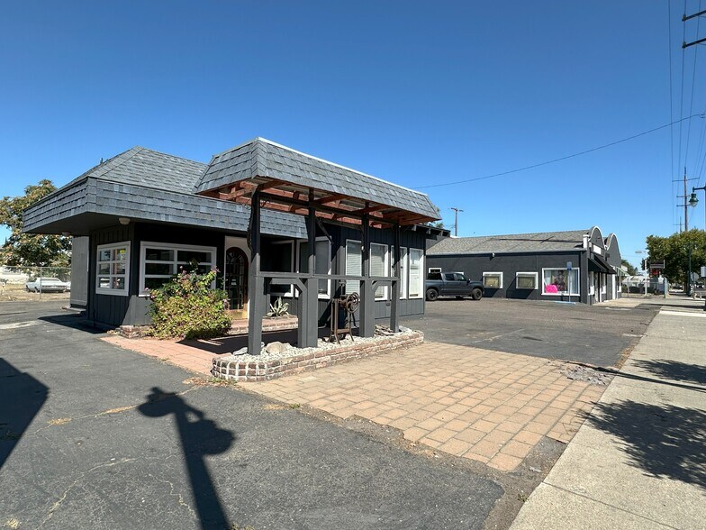 More Photos Of 1 N Cherokee Ln & 543 E Pine St, Lodi General Retail For Sale