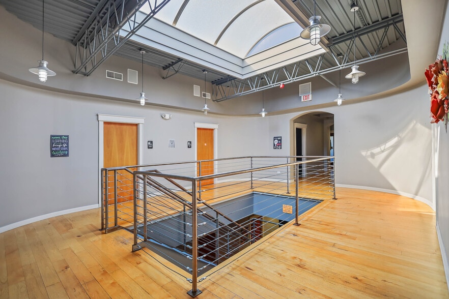 More Photos Of 85-125 Hankes Ave, Aurora Warehouse For Sale