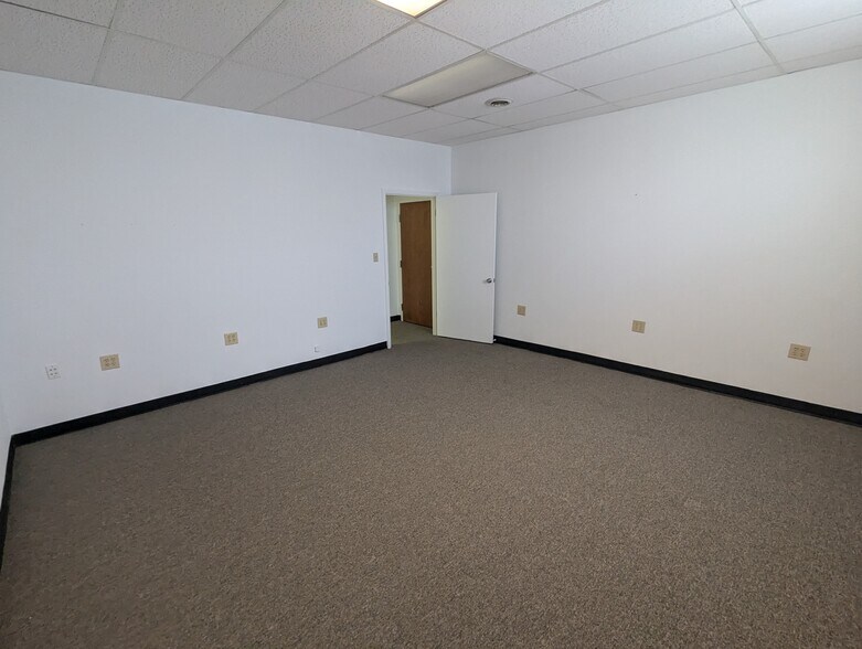 More Photos Of 603 Detroit St, La Porte Loft Creative Space For Sale