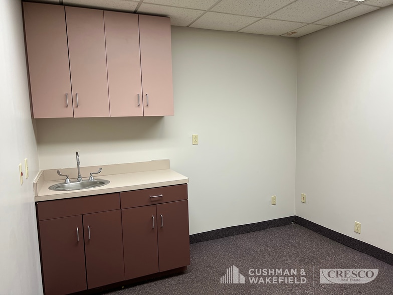 More Photos Of 5592 Broadview Rd, Parma Office For Sale