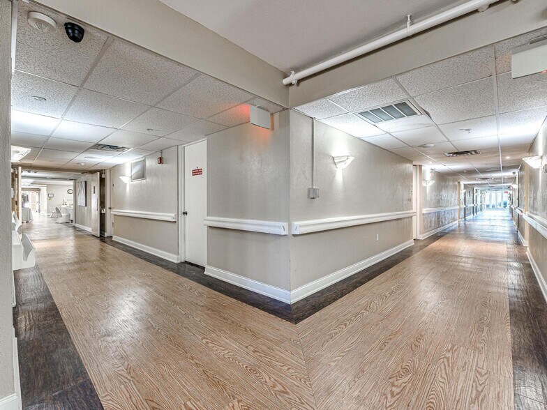 More Photos Of 901 NW 25th St, Oklahoma City Healthcare For Sale