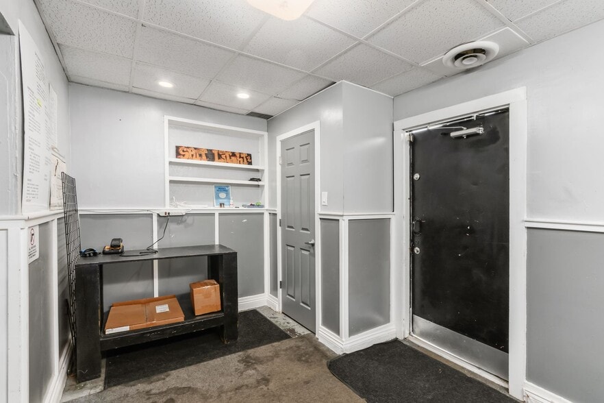 More Photos Of 1662 W Mound St, Columbus Restaurant For Sale