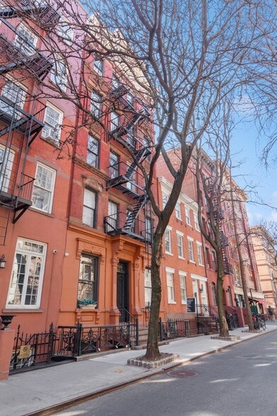 More Photos Of 44 Perry St, New York Apartments For Sale