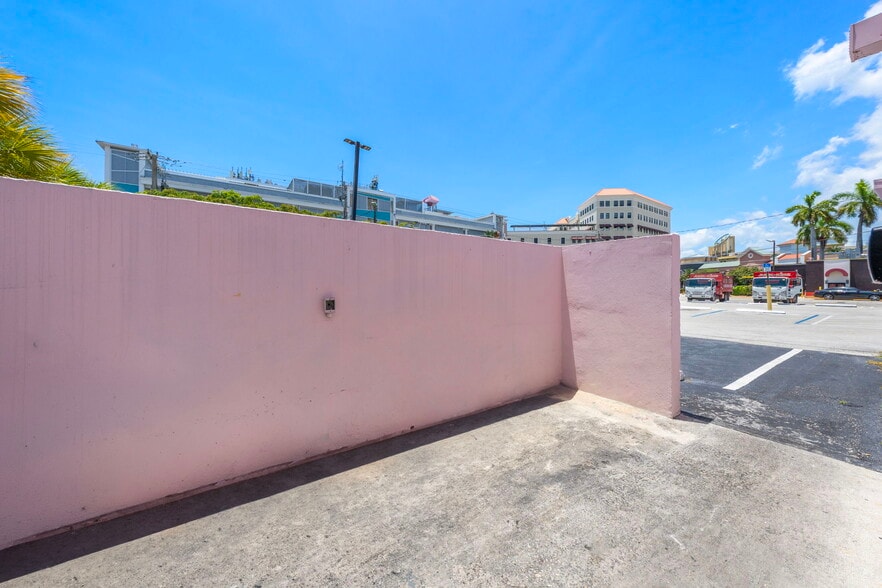More Photos Of 1586 S Dixie Hwy, Coral Gables Restaurant For Lease