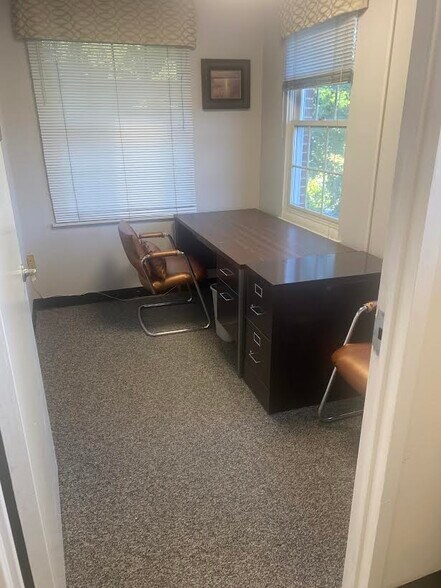 More Photos Of 1835 Forest Dr, Annapolis Office For Sale