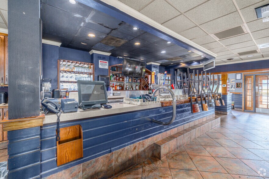 More Photos Of 700 S Kansas Ave, Clinton General Retail For Sale