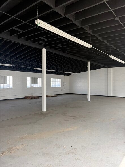 More Photos Of 1001-1005 Arbor Vitae, Los Angeles Warehouse For Lease