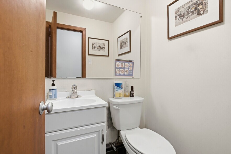 More Photos Of 678 Ferne Blvd, Drexel Hill Office For Sale