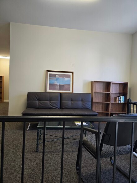 More Photos Of 24 Market Sq, South Paris Office For Sale
