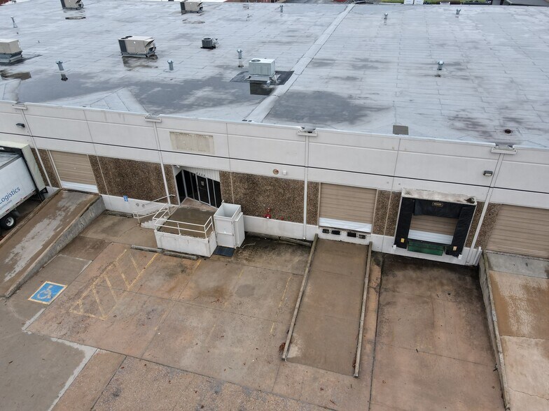 More Photos Of 4220-4232 Charter Ave, Oklahoma City Warehouse For Lease