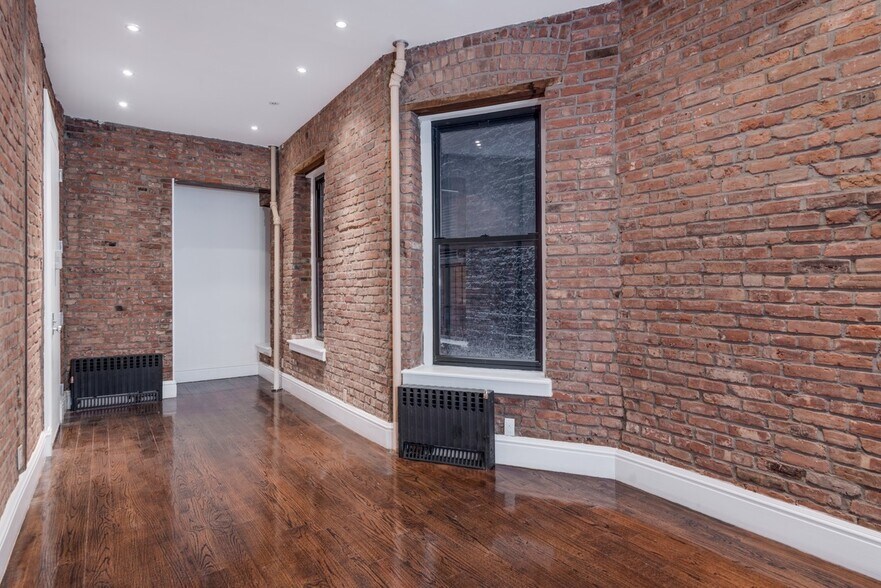 More Photos Of 119 Christopher St, New York Apartments For Lease