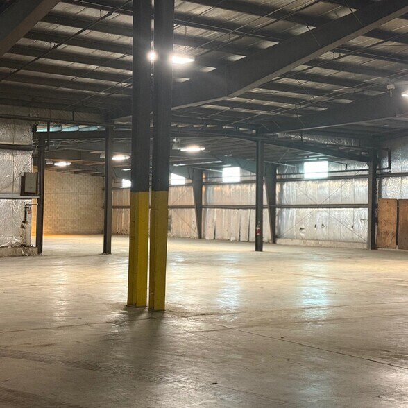 More Photos Of 2316 W Everett St, Appleton Warehouse For Lease