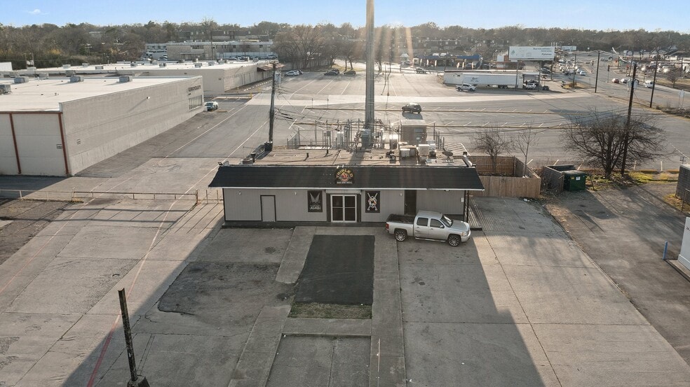 More Photos Of 5215 Singing Hills Dr, Dallas Restaurant For Sale