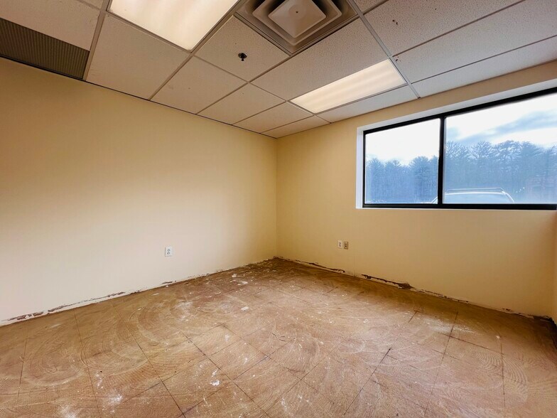 More Photos Of 190-200 Pleasant St, Rockland Manufacturing For Lease