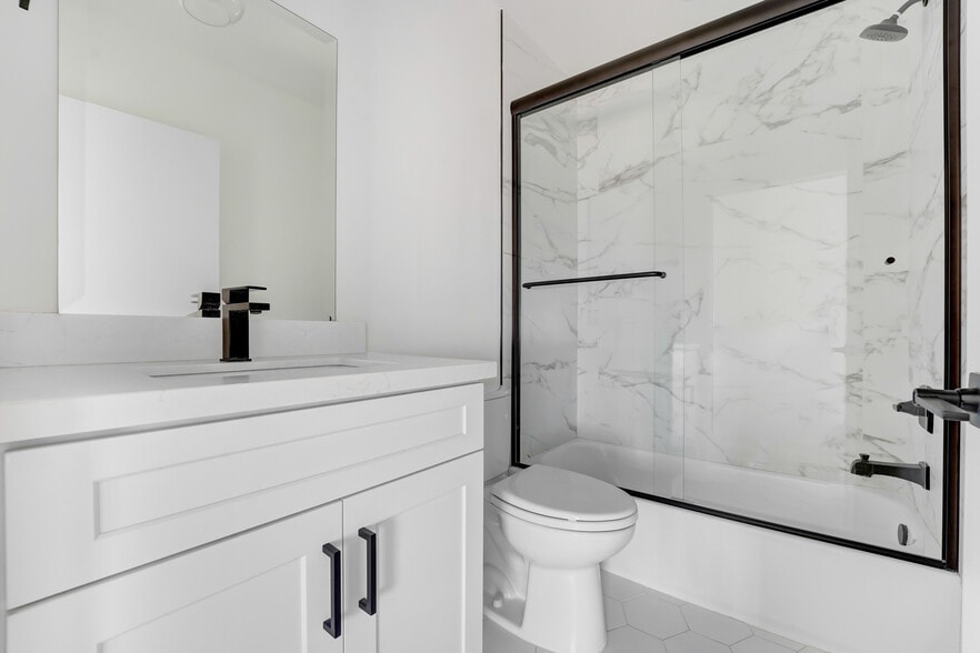 More Photos Of 21719 Hart St, Canoga Park Apartments For Sale