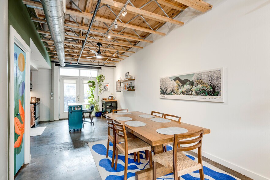 More Photos Of 1305 E 6th St, Austin Office For Lease