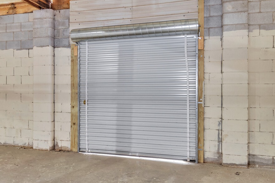 More Photos Of 121 Trotter Industrial Ln, Saluda Warehouse For Lease