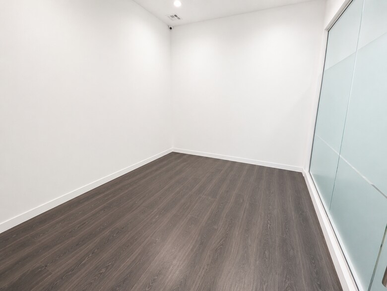 More Photos Of 914 S Olive St, Los Angeles Storefront For Lease