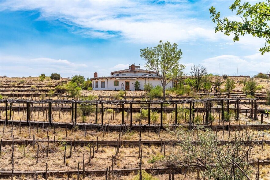 More Photos Of 18 Destierro Trail, Santa Fe Lodge Meeting Hall For Sale