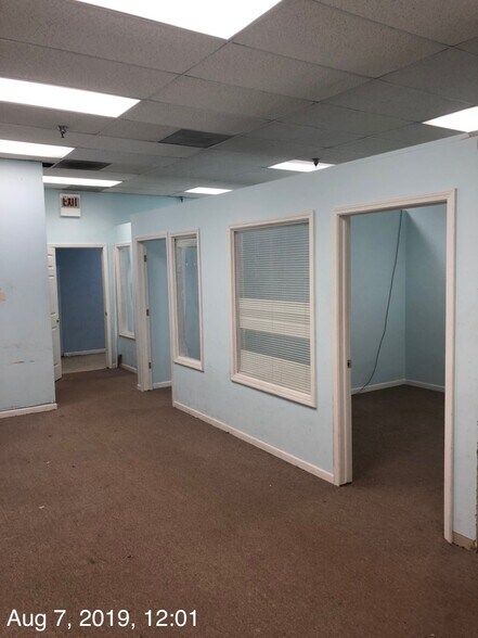 More Photos Of 820 Wheeling Rd, Wheeling Unknown For Lease