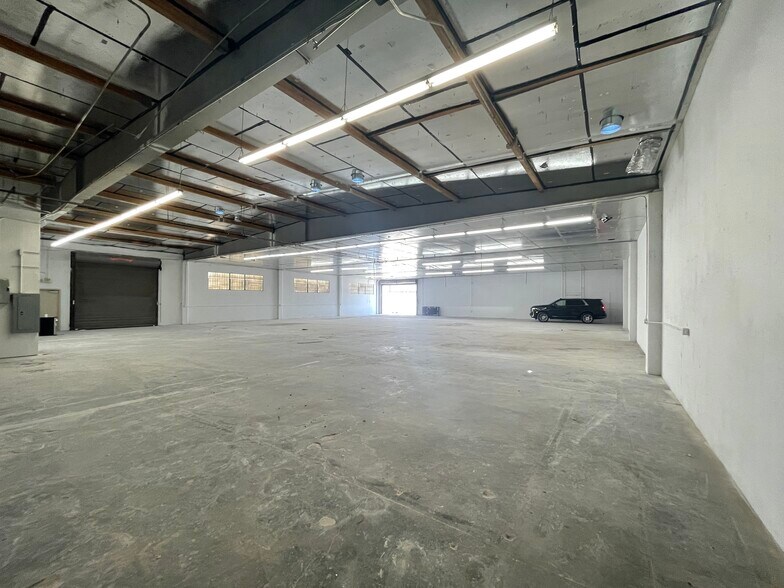 More Photos Of 7442 Varna Ave, North Hollywood Warehouse For Lease