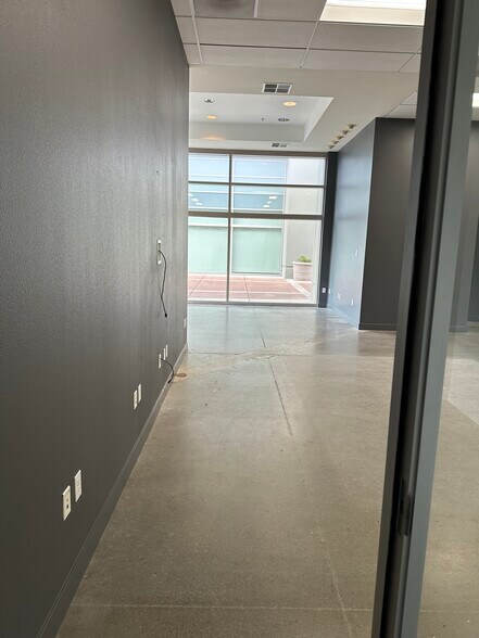 More Photos Of 9040 Brentwood Blvd, Brentwood Flex For Sale