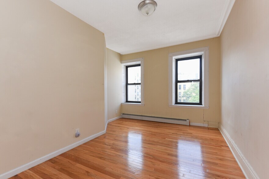 More Photos Of 2296 2nd Ave, New York Multifamily For Sale