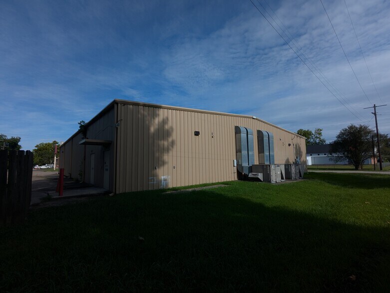 More Photos Of 411 E Main St, Daisetta Freestanding For Sale