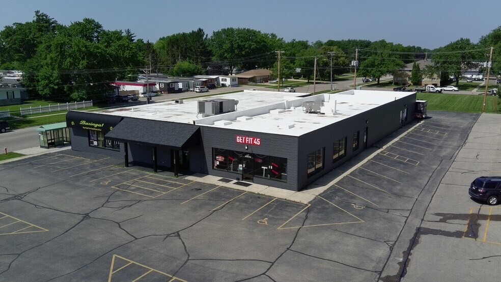 More Photos Of 1944 Center Ave, Janesville Storefront For Sale