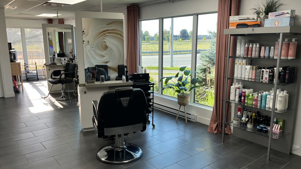 More Photos Of 2 Rue De L'usine, Baie-Saint-Paul General Retail For Sale